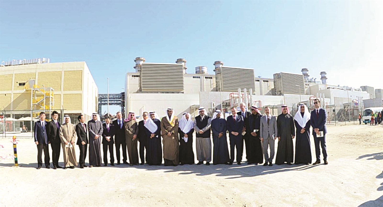 العبدالله وكبار الحضور في لقطة تذكارية (تصوير موسى عياش)