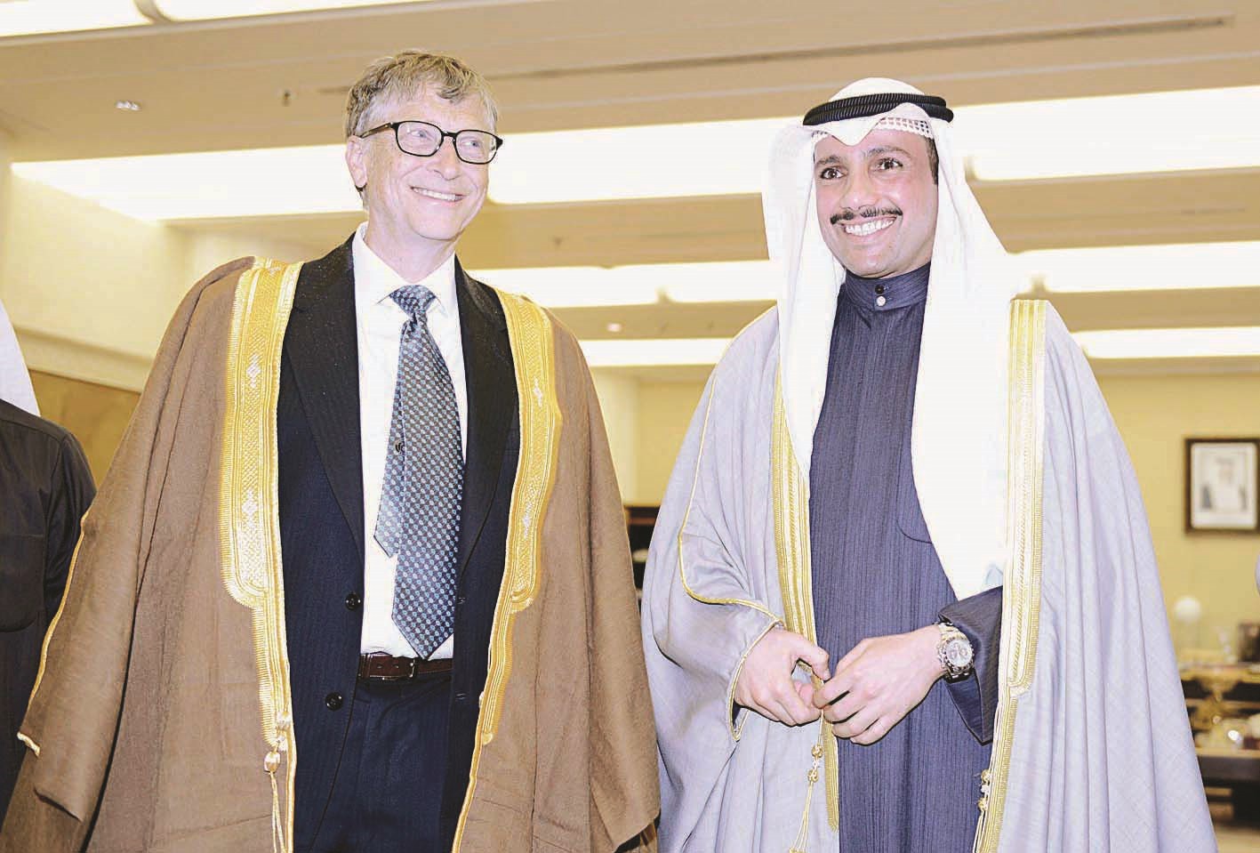 مرزوق الغانم وغيتس بالـ «بشت»