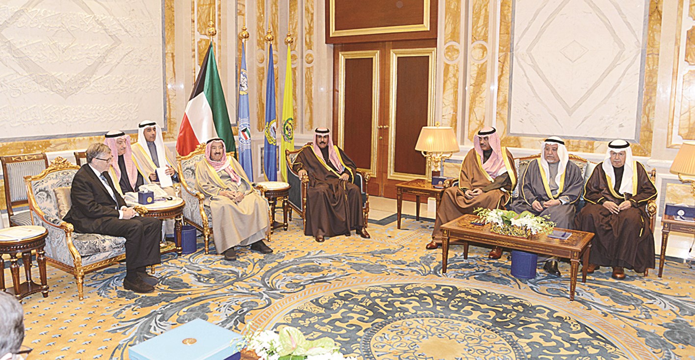 من استقبال سمو الأمير لغيتس بحضور ولي العهد