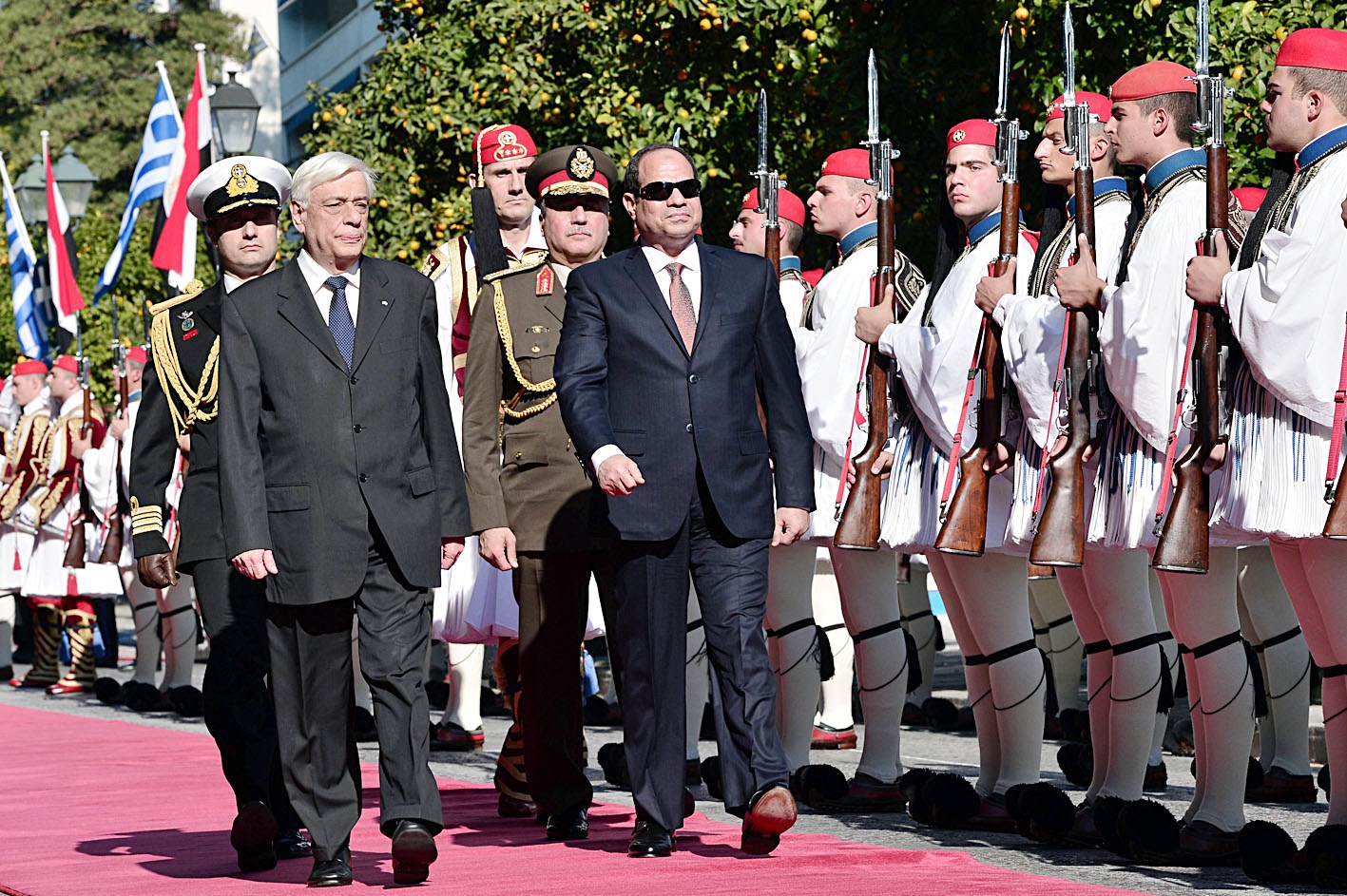 u0627u0644u0633u064au0633u064a u064au0633u062au0639u0631u0636 u0648u0646u0638u064au0631u0647 u0627u0644u064au0648u0646u0627u0646u064a u062du0631u0633 u0627u0644u0634u0631u0641 u062eu0627u0631u062c u0627u0644u0642u0635u0631 u0627u0644u0631u0626u0627u0633u064a u0641u064a u0623u062bu064au0646u0627    ( u0627 u0641 u0628)