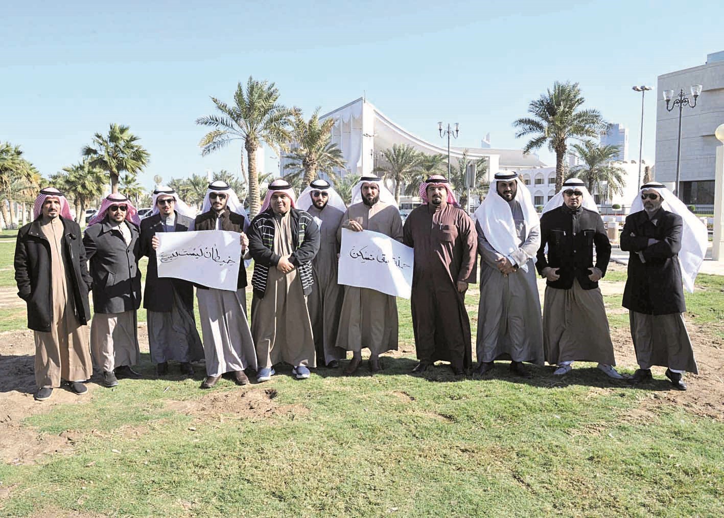 u0623u0639u0636u0627u0621 u062du0645u0644u0629 u00abu0645u062au0649 u0646u0633u0643u0646u00bb u062eu0644u0627u0644 u0627u0639u062au0635u0627u0645u0647u0645 u0623u0645u0627u0645 u0645u062cu0644u0633 u0627u0644u0623u0645u0629 (u062au0635u0648u064au0631 u0633u0639u062f u0647u0646u062fu0627u0648u064a)