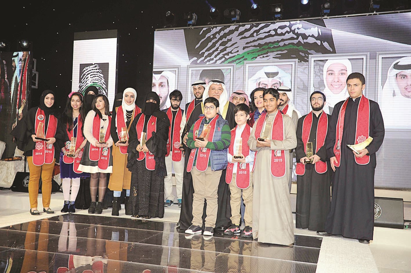 الجراح متوسطاً أبناء الشهداء المكرمين