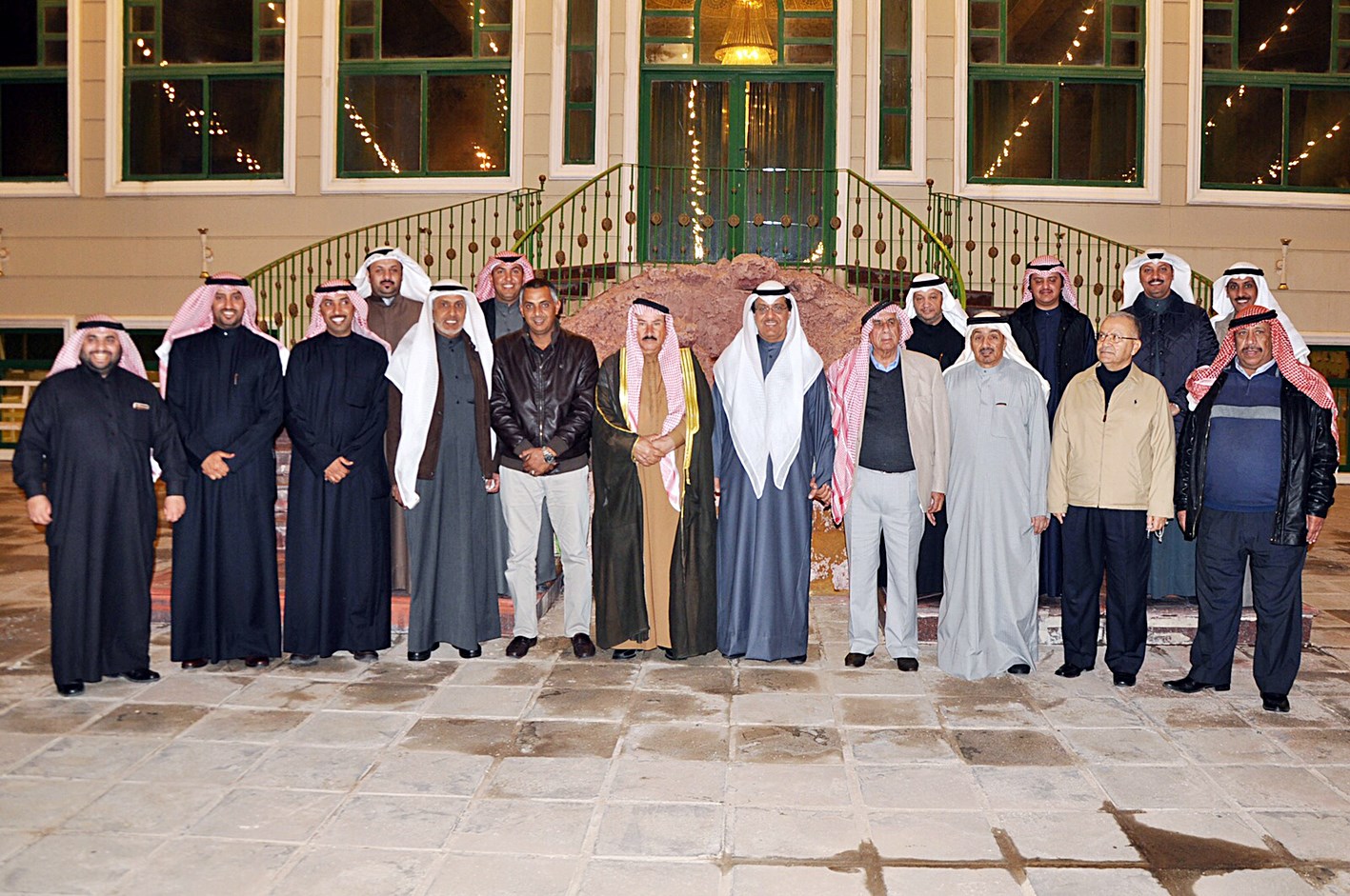 u0627u0644u062eu0631u064au0646u062c u0645u062au0648u0633u0637u0627 u0623u0639u0636u0627u0621 u0627u0644u0648u0641u062f u0627u0644u0632u0627u0626u0631 u0648u0645u0631u0627u0641u0642u064au0647 u0645u0646 u0627u0644u062cu0627u0646u0628 u0627u0644u0643u0648u064au062au064a