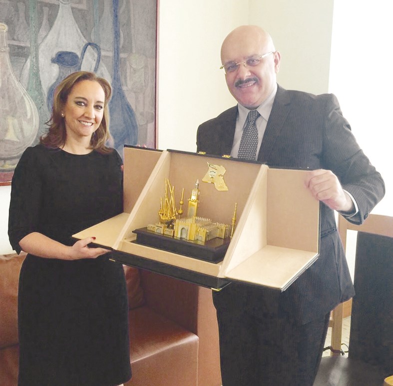 u0627u0644u0633u0641u064au0631 u062du064au0627u062a u0645u0639 u0648u0632u064au0631u0629 u0627u0644u062eu0627u0631u062cu064au0629 u0627u0644u0645u0643u0633u064au0643u064au0629