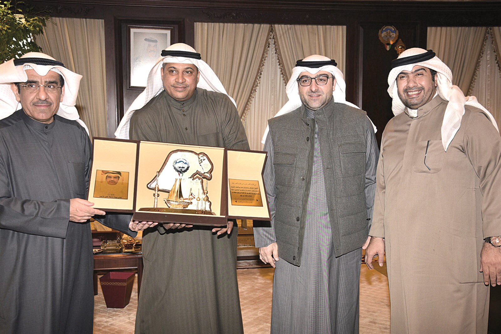 u0623u0628u0644 u0645u062au0633u0644u0645u0627u064b u0647u062fu064au0629 u0645u0646 u0627u0644u0641u0631u064au0642 u0627u0644u062au0637u0648u0639u064a u0644u0645u062fu064au0646u0629 u062cu0627u0628u0631 u0627u0644u0623u062du0645u062f