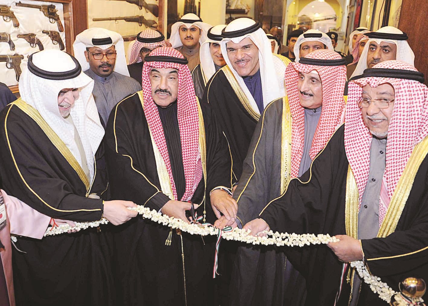 ناصر المحمد والدعيج والجراح والحمود خلال قص شريط الافتتاح