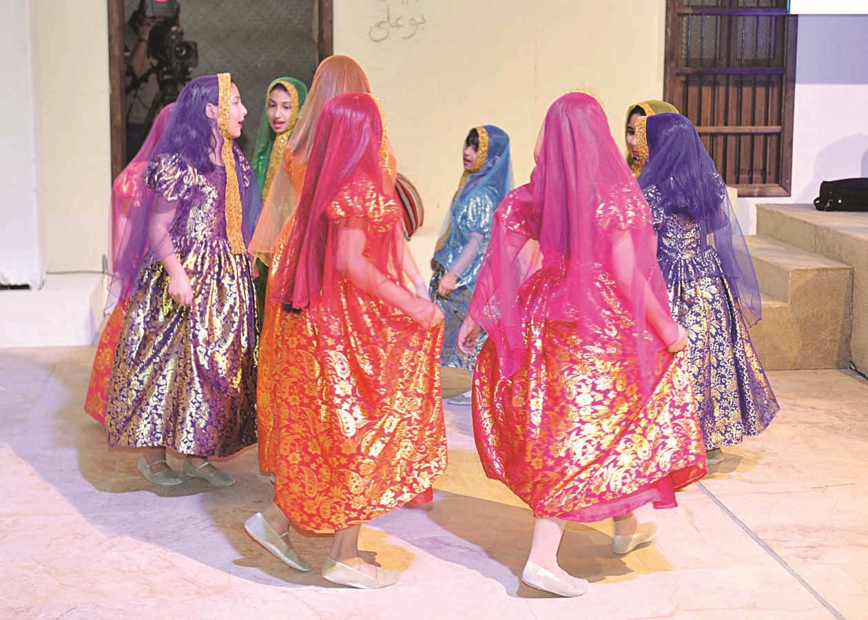 رقصة شعبية من التراث