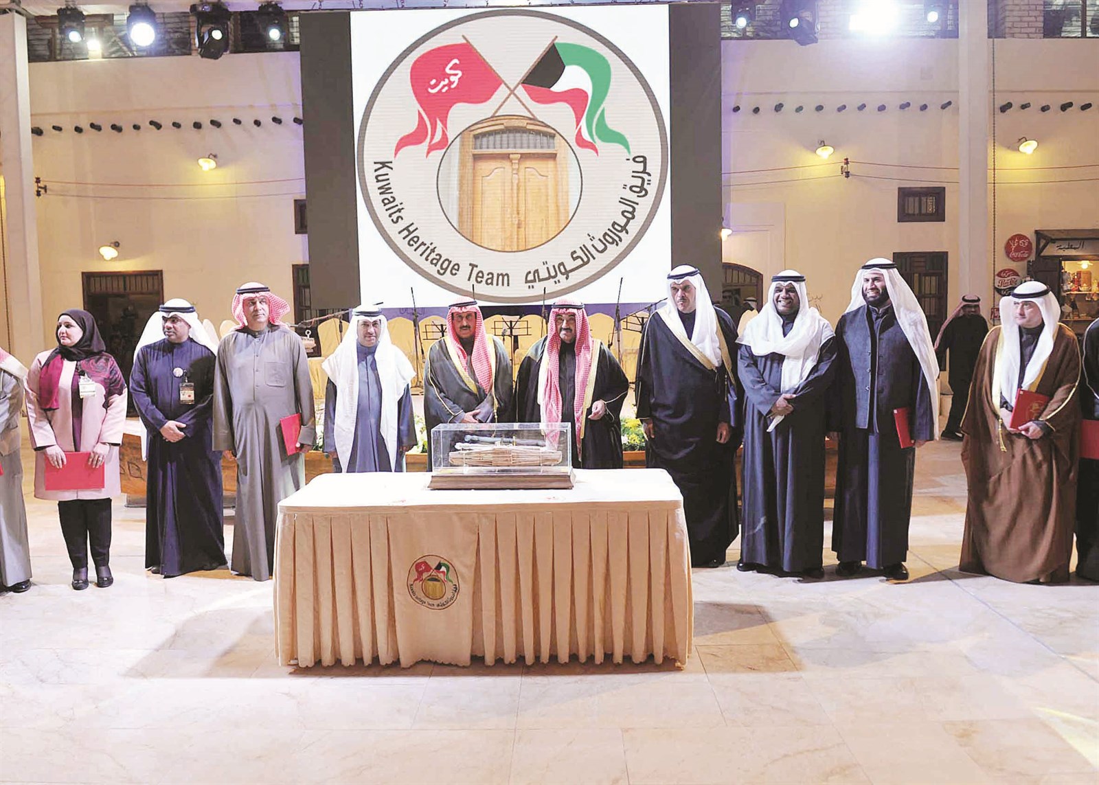 ناصر المحمد وإبراهيم الدعيج وسلمان الحمود مع المكرمين