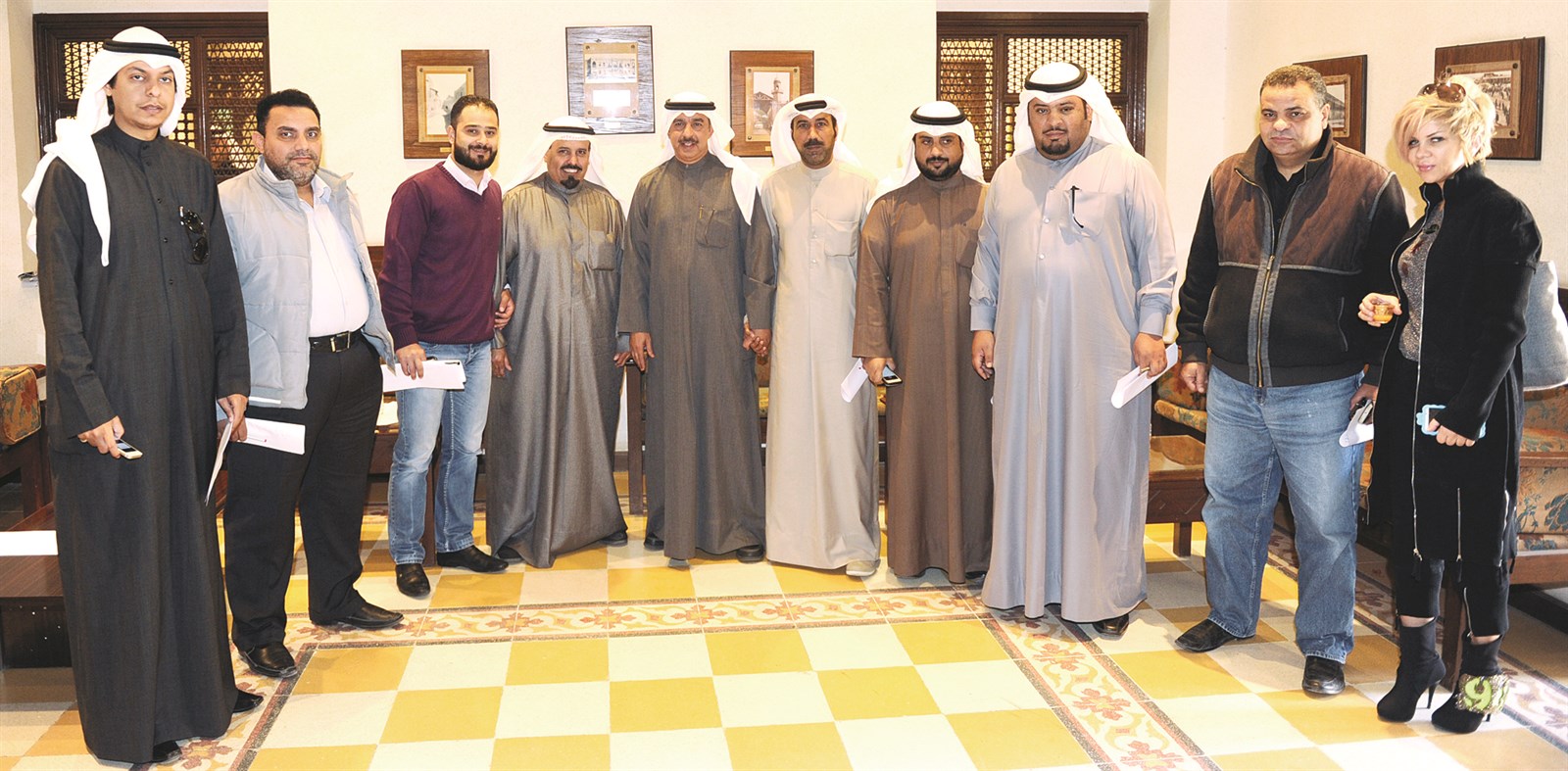 الصحافيون في لقطة مع الصبيح            (تصوير طارق عزالدين)