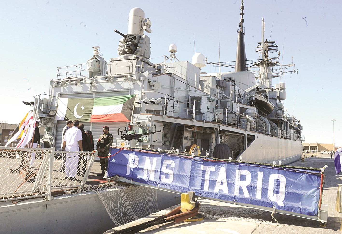 u0627u0644u0633u0641u064au0646u0629 u0627u0644u0628u0627u0643u0633u062au0627u0646u064au0629 u0639u0642u0628 u0631u0633u0648u0651u0647u0627 u0641u064a u0645u064au0646u0627u0621 u0627u0644u0634u0648u064au062e (u062au0635u0648u064au0631: u0632u0643u0631u064au0627 u0639u0637u064au0629)