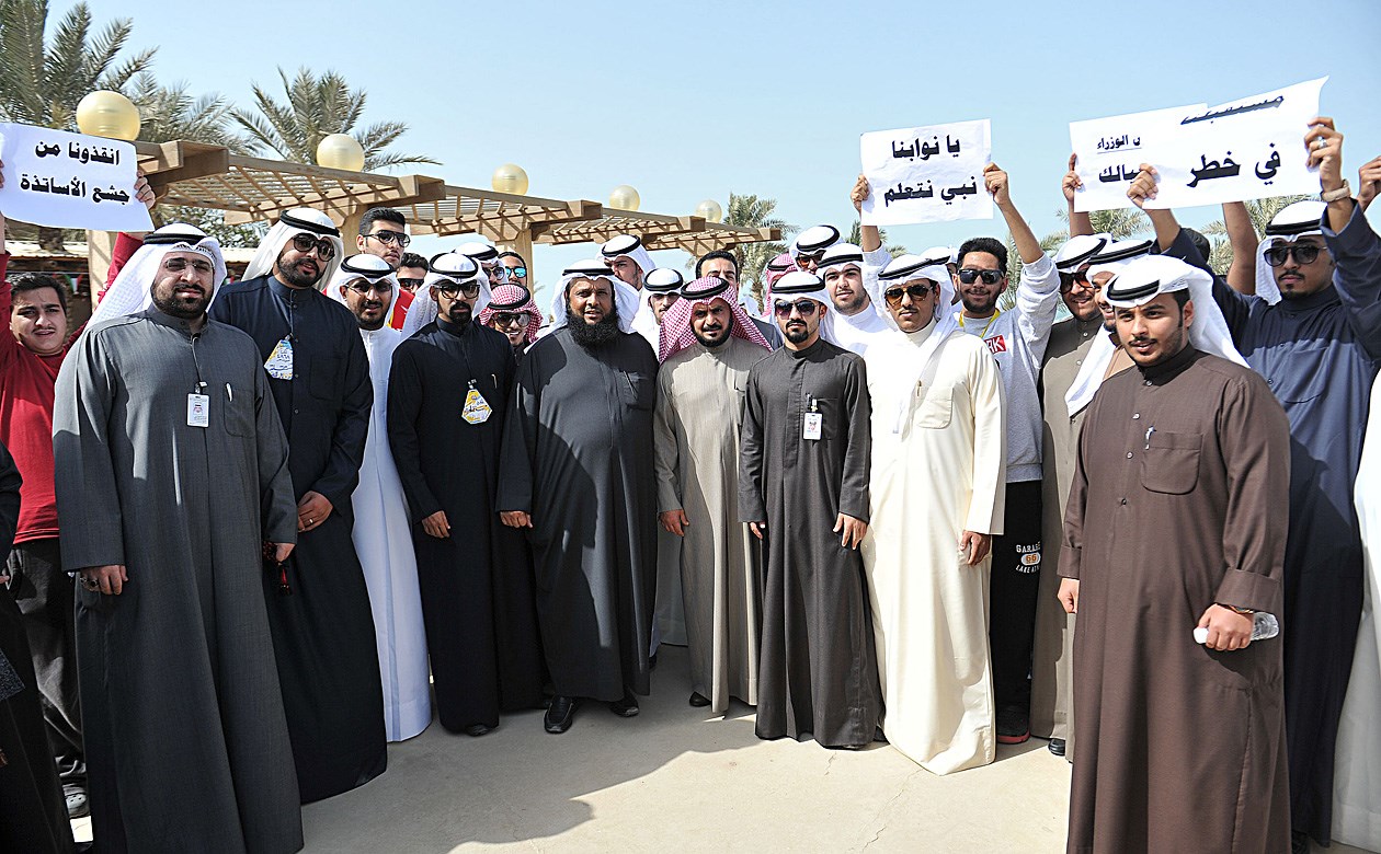 u0627u0644u062du0645u062fu0627u0646 u0648u0627u0644u062du0648u064au0644u0629 u0648u0633u0637 u0627u0644u0645u0639u062au0635u0645u064au0646  (u062au0635u0648u064au0631 u062cu0627u0633u0645 u0628u0627u0631u0648u0646)