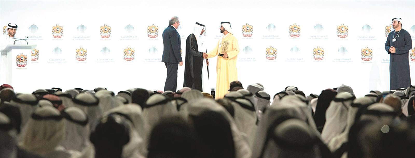 u0627u0644u0634u064au062e u0645u062du0645u062f u0628u0646 u0631u0627u0634u062f u0645u0643u0631u0651u0645u0627u064b u0641u0627u0626u0632u0627u064b u0641u064a u0625u062du062fu0649 u0627u0644u0645u0633u0627u0628u0642u0627u062a