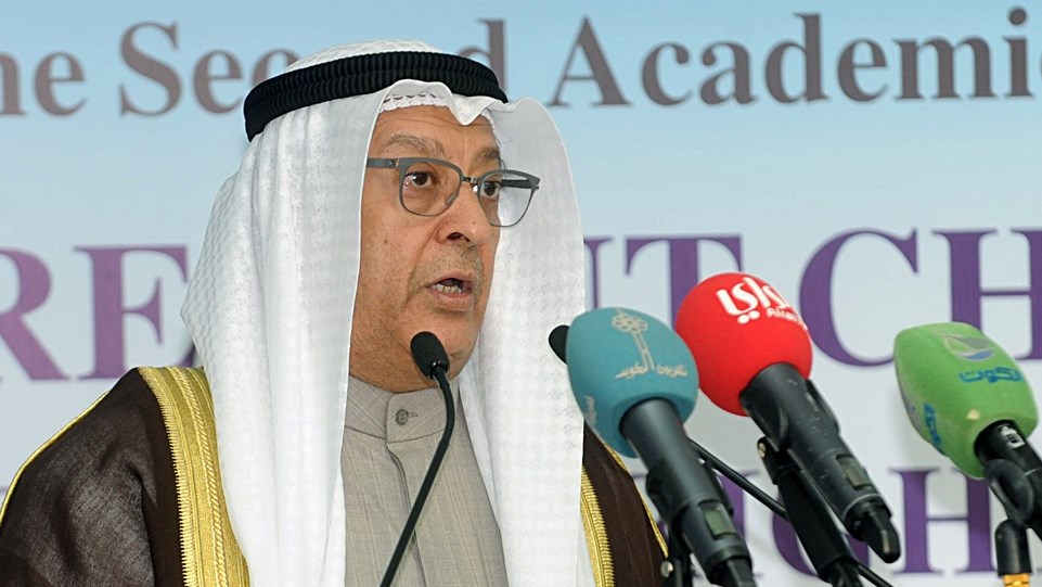 بدرالخليفة ملقياً كلمته