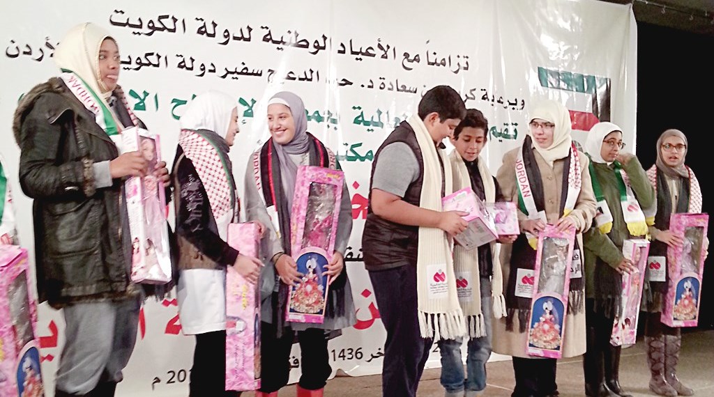 u0641u062au064au0627u062a u0648u0641u062au064au0627u0646 u0645u0634u0627u0631u0643u0648u0646 u0641u064a u062du0645u0644u0629 u0625u063au0627u062bu0629 u0627u0644u0644u0627u062cu0626u064au0646