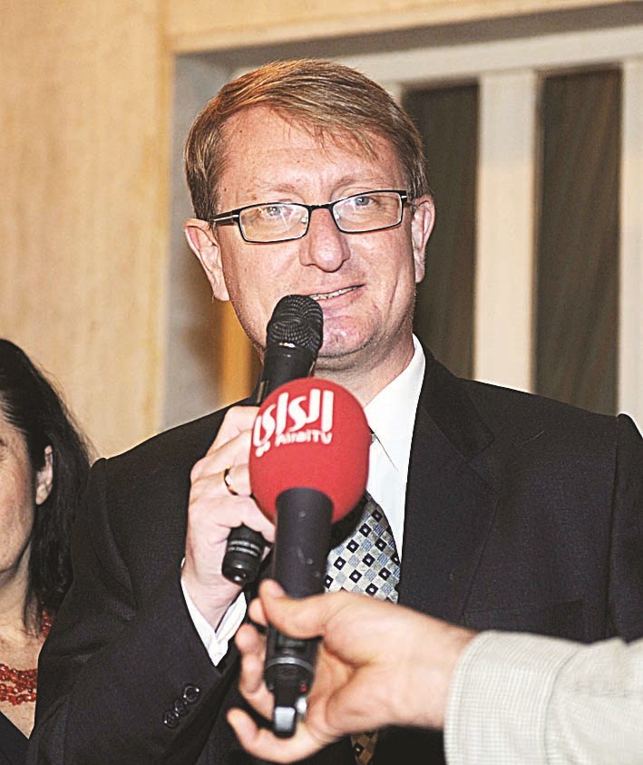 u0633u0641u064au0631 u0627u0644u0646u0645u0633u0627 u0645u062au062du062fu062bu0627u064b (u062au0635u0648u064au0631 u0637u0627u0631u0642 u0639u0632 u0627u0644u062fu064au0646)