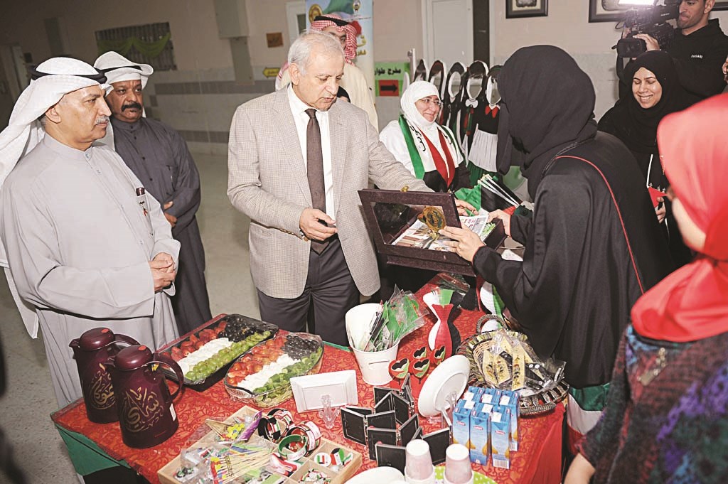 u0627u0644u0639u064au0633u0649 u064au0639u0627u064au0646 u0645u0634u063au0648u0644u0627u062a u0641u064a u0627u0644u0645u0639u0631u0636