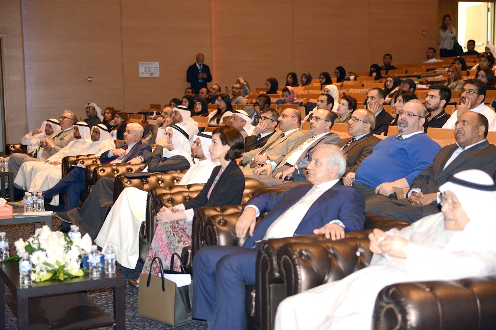 u062cu0627u0646u0628 u0645u0646 u0627u0644u062du0636u0648u0631