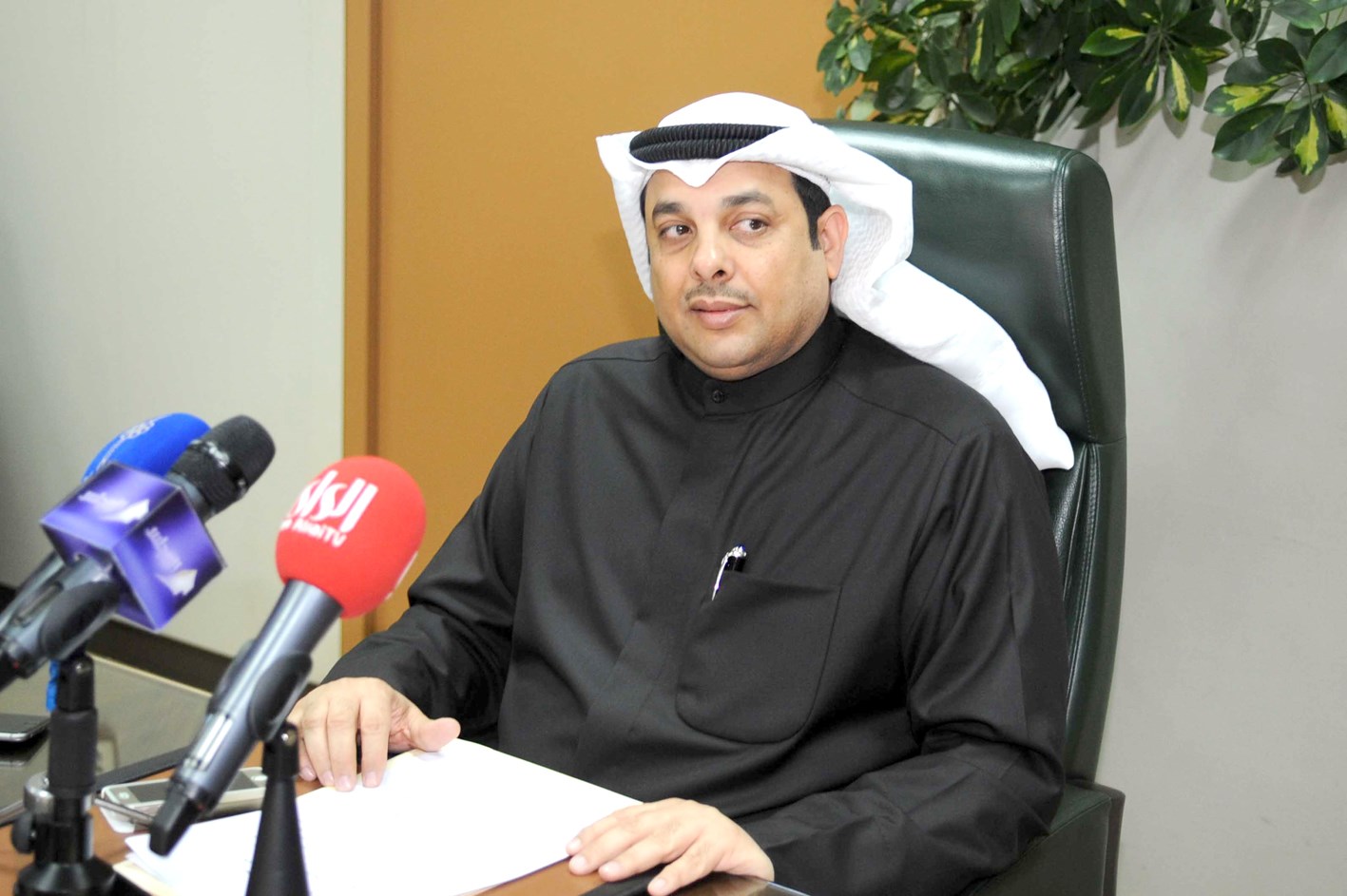 u0627u0644u0635u0627u0646u0639 u0645u062au062du062fu062bu0627u064b u0641u064a u0627u0644u0645u0624u062au0645u0631 u0627u0644u0635u062du0627u0641u064a (u062au0635u0648u064au0631 u0643u0631u0645 u0630u064au0627u0628)