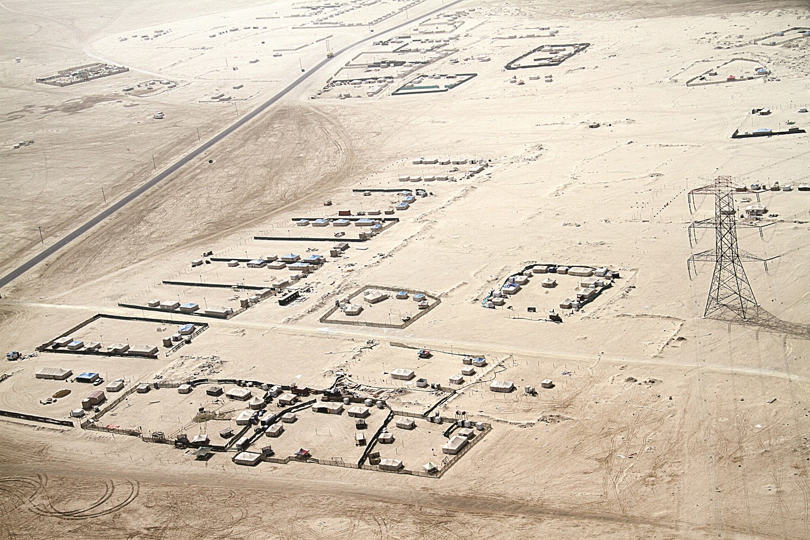 المخيمات بعد تطبيق قانون التخييم منظمة لكن العبث البيئي لايزال قائماً