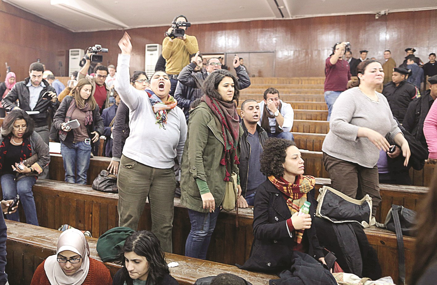 u0623u0642u0627u0631u0628 u0627u0644u0646u0627u0634u0637u064au0646 u0641u064a u0642u0627u0639u0629 u0627u0644u0645u062du0643u0645u0629   ( u0627 u0628)