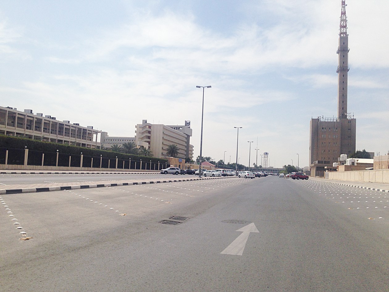 الازدحام اختفى من أمام مبنى الجامعة في كيفان