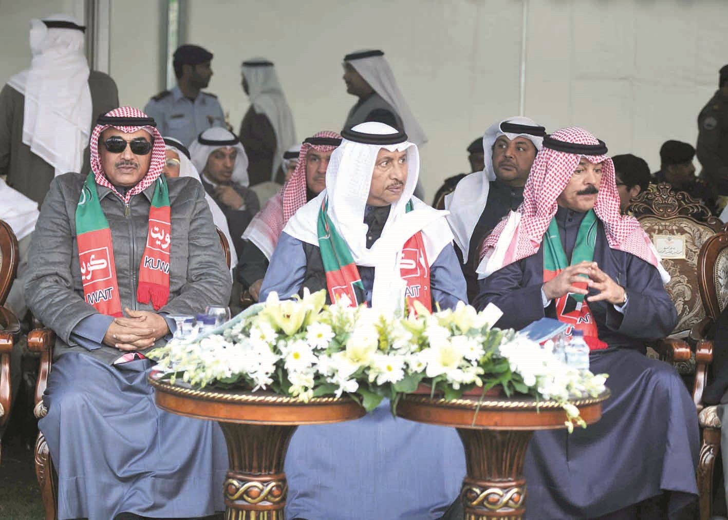 سمو الشيخ جابر المبارك متوسطاً صباح الخالد ومحمد الخالد