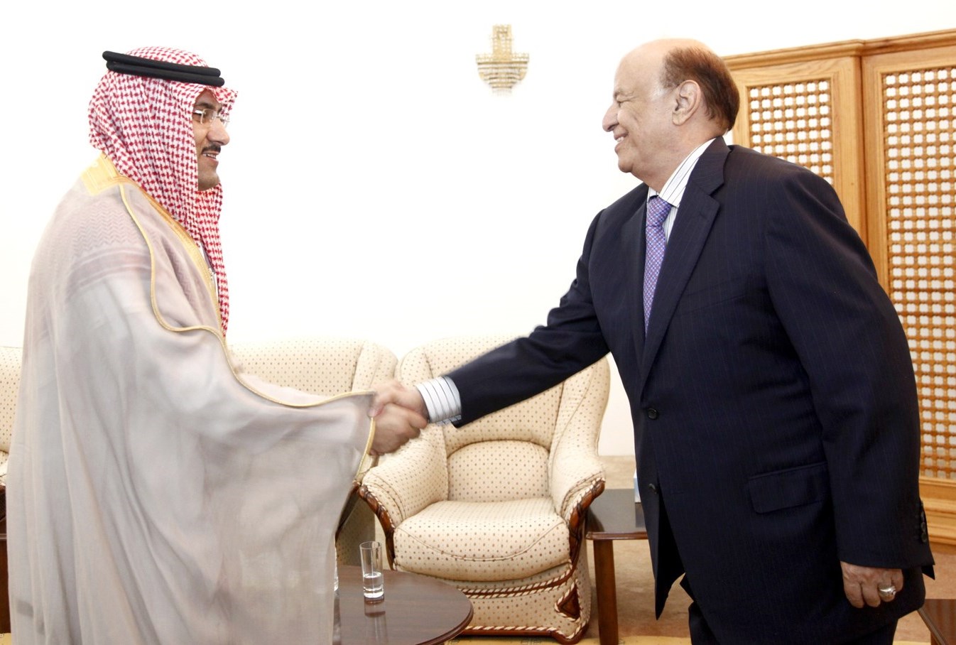 u0627u0644u0631u0626u064au0633 u0627u0644u064au0645u0646u064a u0645u0635u0627u0641u062du0627u064b u0627u0644u0633u0641u064au0631 u0627u0644u0633u0639u0648u062fu064a u0623u0645u0633 u062eu0644u0627u0644 u0644u0642u0627u0626u0647u0645u0627 u0641u064a u0639u062fu0646 (u0627 u0641 u0628)