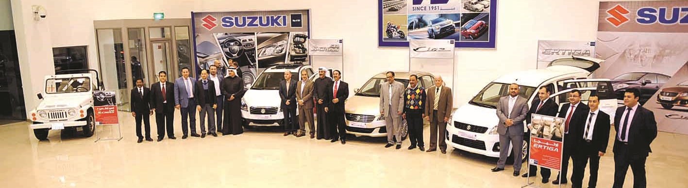 مسؤولو الشركة أمام الطرازات الجديدة