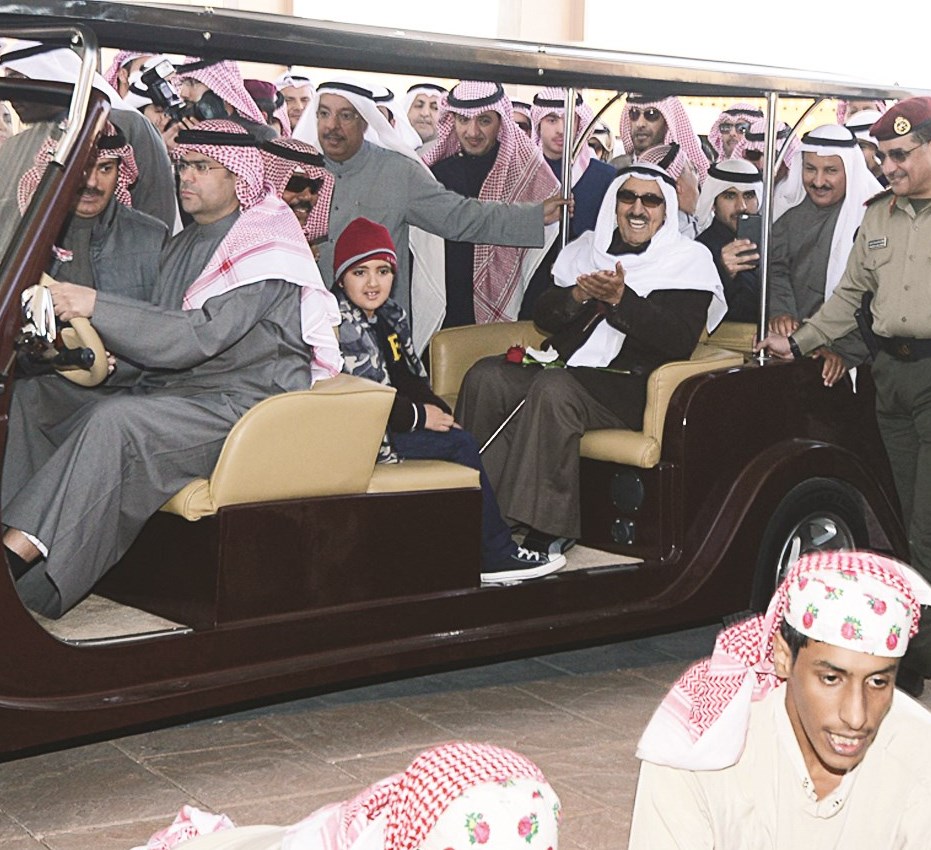 سموه وولي العهد خلال الجولة