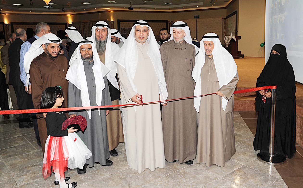 قص شريط افتتاح المعرض (تصوير جلال معوض)