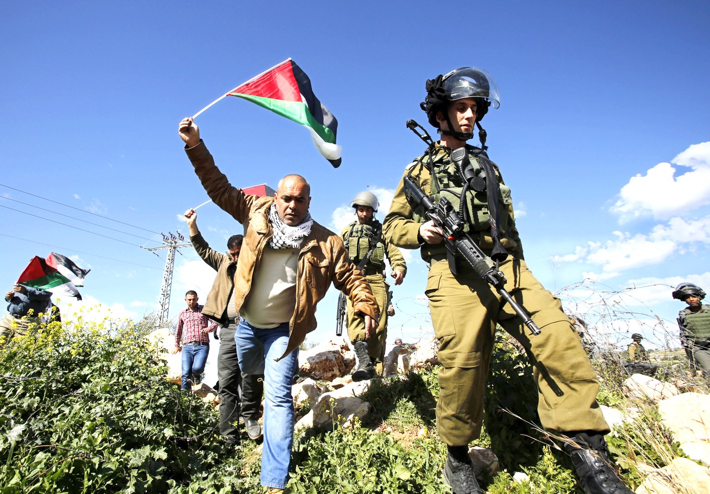 u062cu0646u0648u062f u0625u0633u0631u0627u0626u064au0644u064au0648u0646 u064au0648u0627u062cu0647u0648u0646 u0641u0644u0633u0637u064au0646u064au064au0646 u064au062du062au062cu0648u0646 u0639u0644u0649 u0645u0635u0627u062fu0631u0629 u0623u0631u0627u0636u064a u062cu0646u0648u0628 u0627u0644u062eu0644u064au0644   ( u0627 u0628)