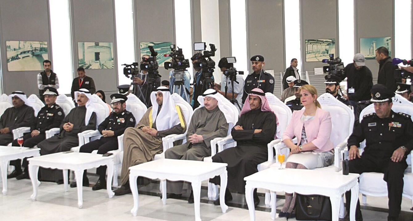 الحضور يتابعون وقائع الحفل