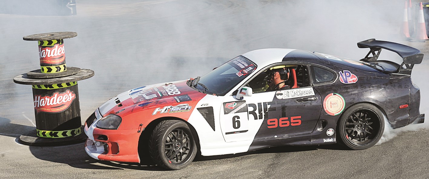 u0623u062du062f u0627u0644u0633u0627u0626u0642u064au0646 u064au0633u062au0639u0631u0636 u0645u0647u0627u0631u0627u062au0647   (u062au0635u0648u064au0631 u0646u0627u064au0641 u0639u0642u0644u0629)