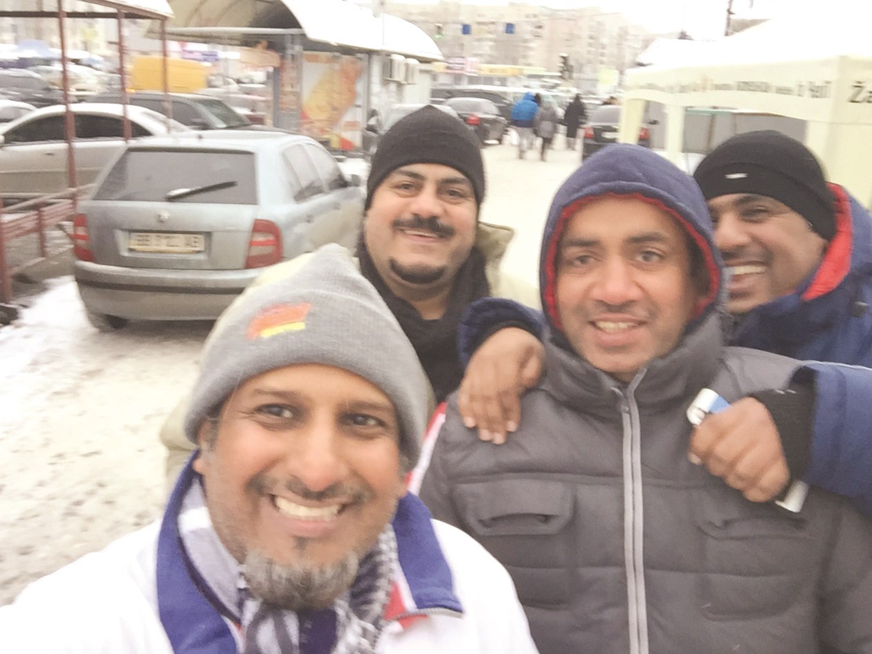 العجيرب مع فريق العمل