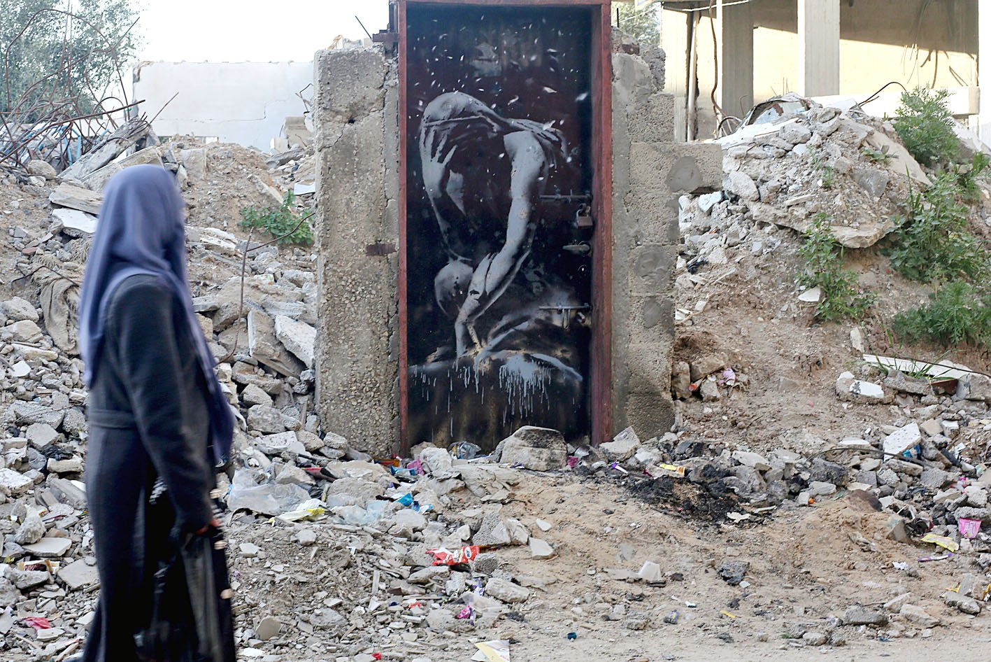 u0641u0644u0633u0637u064au0646u064au0629 u062au0645u0631u0651 u0623u0645u0627u0645 u0644u0648u062du0629 u063au0631u0627u0641u064au062au064au0629 u0644u0641u0646u0627u0646 u0628u0631u064au0637u0627u0646u064a u0641u064a u0623u062du062f u0623u062du064au0627u0621 u063au0632u0629 u0627u0644u0645u062fu0645u0651u0631u0629 (u062f u0628 u0627)