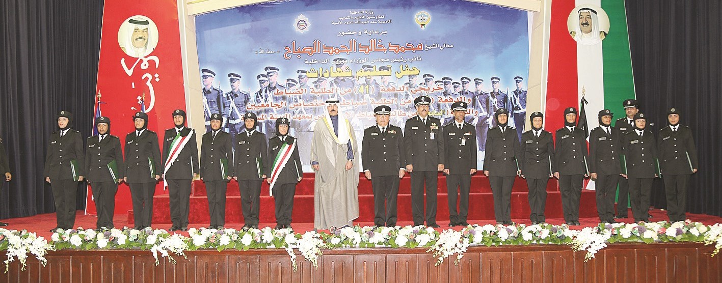 الخالد متوسطا عددا من الخريجين والخريجات