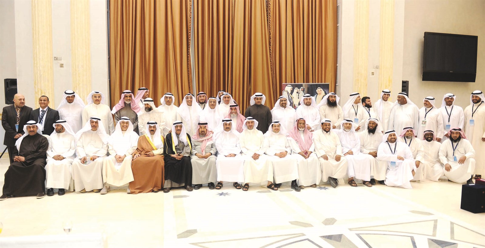 u0635u0648u0631u0629 u062cu0645u0627u0639u064au0629 u0644u0644u0645u0643u0631u0645u064au0646 u0641u064a u0627u0644u062du0641u0644 (u062au0635u0648u064au0631 u0637u0627u0631u0642 u0639u0632u0627u0644u062fu064au0646 )