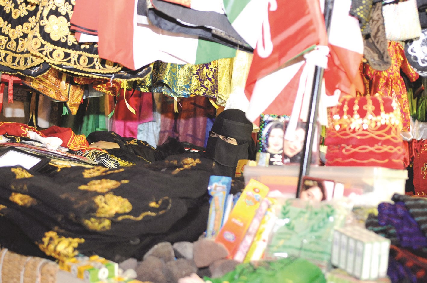 بائعة كويتية صامدة في السوق