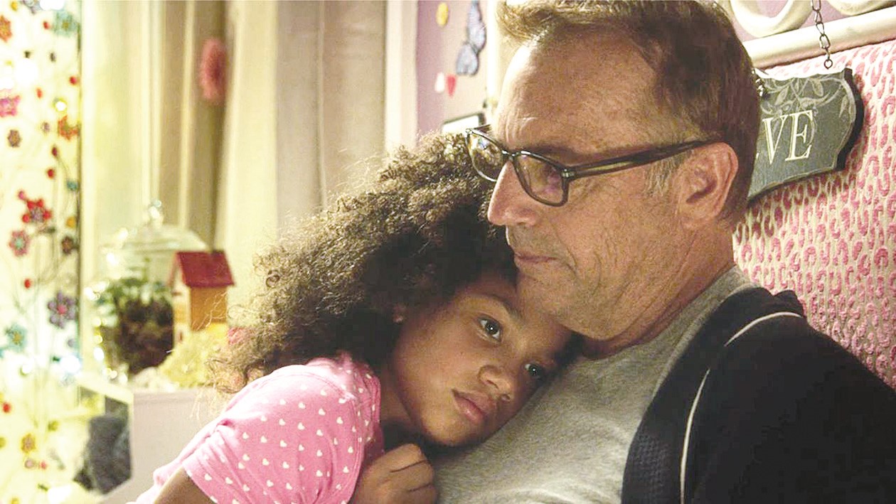 كيفن كوستنر في مشهد من «Black or White»