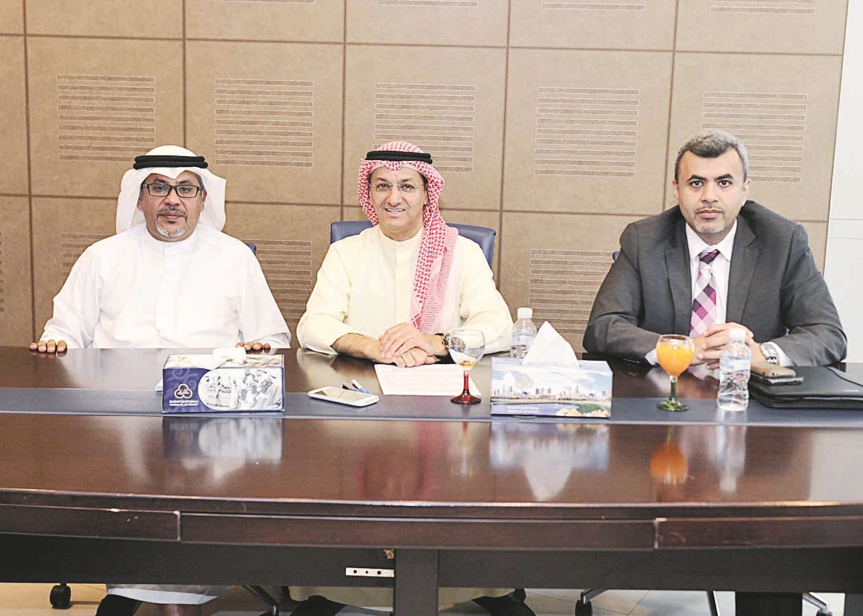 u0627u0644u0646u0641u064au0633u064a u0648u0625u0644u0649 u064au0645u064au0646u0647 u0627u0644u0639u0644u064a u0648u0645u0645u062bu0644 u00abu062fu064au062au0644u0648u064au062au00bb u0625u0644u0649 u064au0633u0627u0631u0647 (u062au0635u0648u064au0631 u0633u0639u062f u0647u0646u062fu0627u0648u064a)