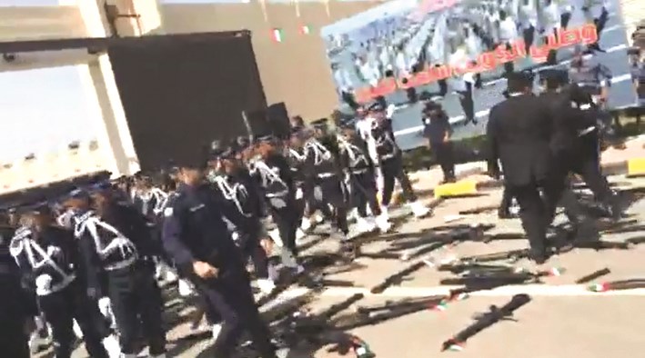 u0627u0644u062eu0631u064au062cu0648u0646 u064au062fu0648u0633u0648u0646 u0639u0644u0649 u0623u0633u0644u062du062au0647u0645