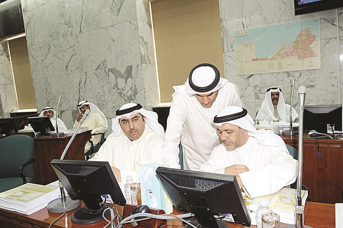 الكندري وكمال قبل الانسحاب