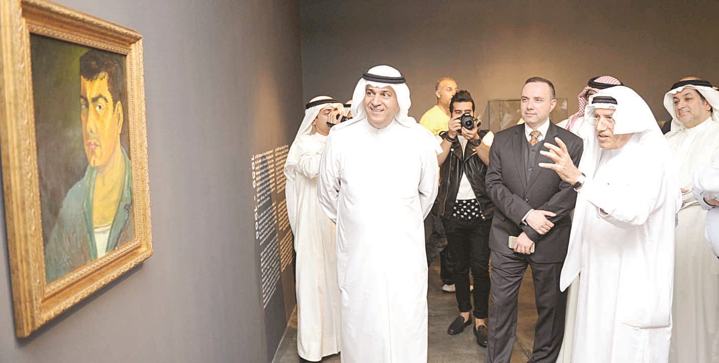 u062cu0648u0644u0629 u0641u064a u0627u0644u0645u0639u0631u0636  (u062au0635u0648u064au0631 u0646u0627u064au0641 u0627u0644u0639u0642u0644u0629)