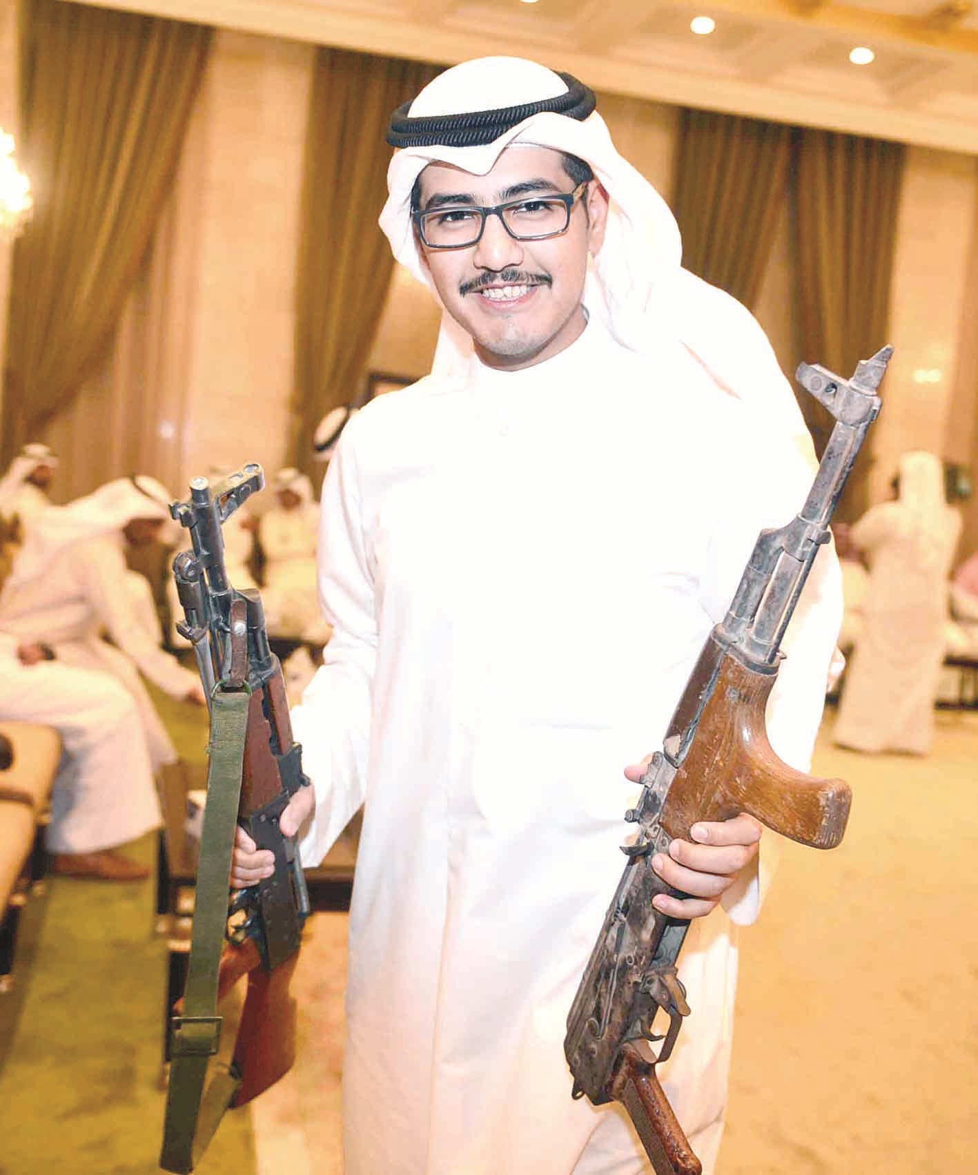 تسليم أسلحة رشاشة