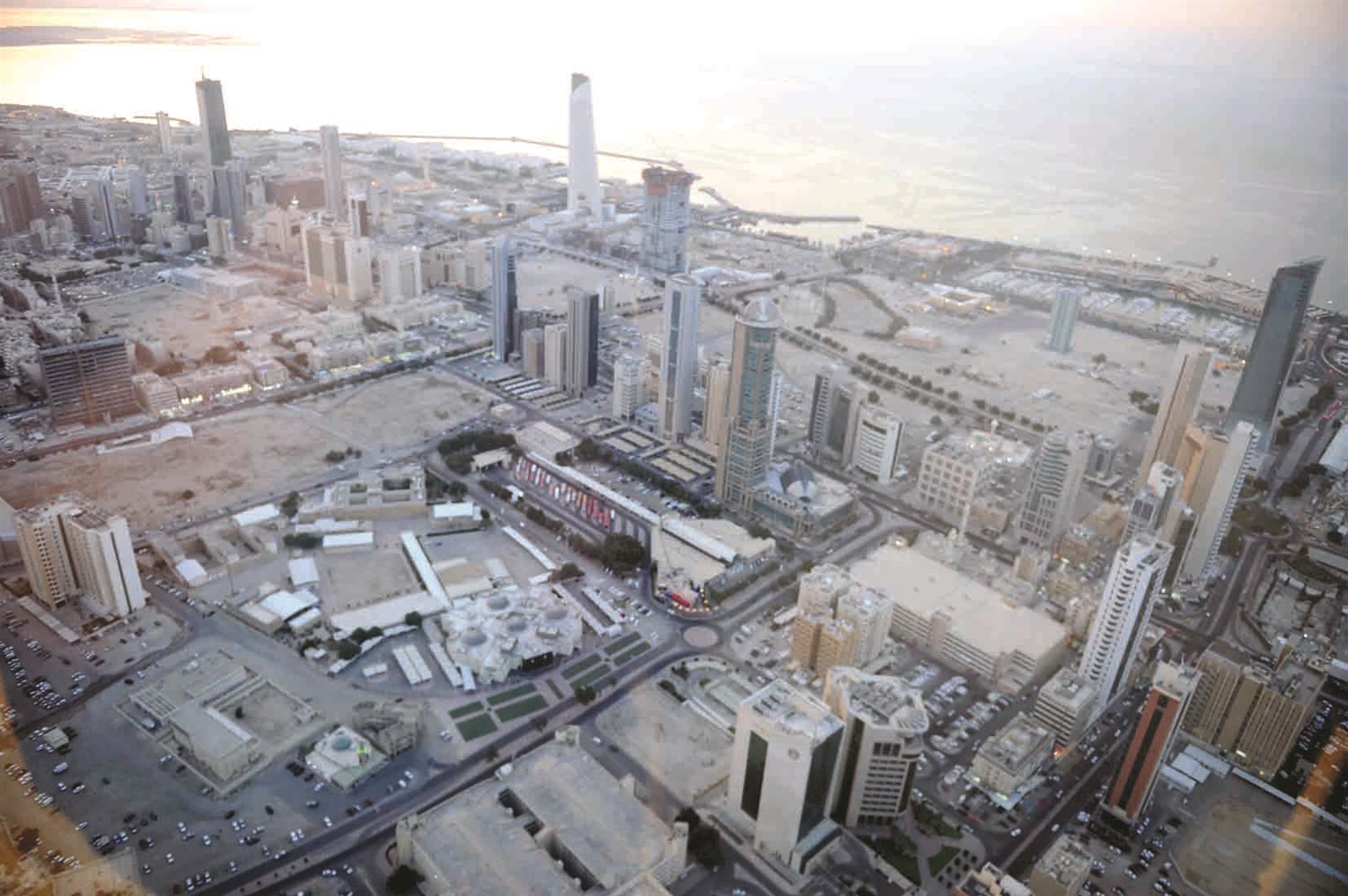 u0628u064au0626u0629 u062cu062fu064au062fu0629 u0644u0645u0645u0627u0631u0633u0629 u0627u0644u0623u0646u0634u0637u0629 u0627u0644u0627u0642u062au0635u0627u062fu064au0629 (u062au0635u0648u064au0631 u0637u0627u0631u0642 u0639u0632u0627u0644u062fu064au0646)