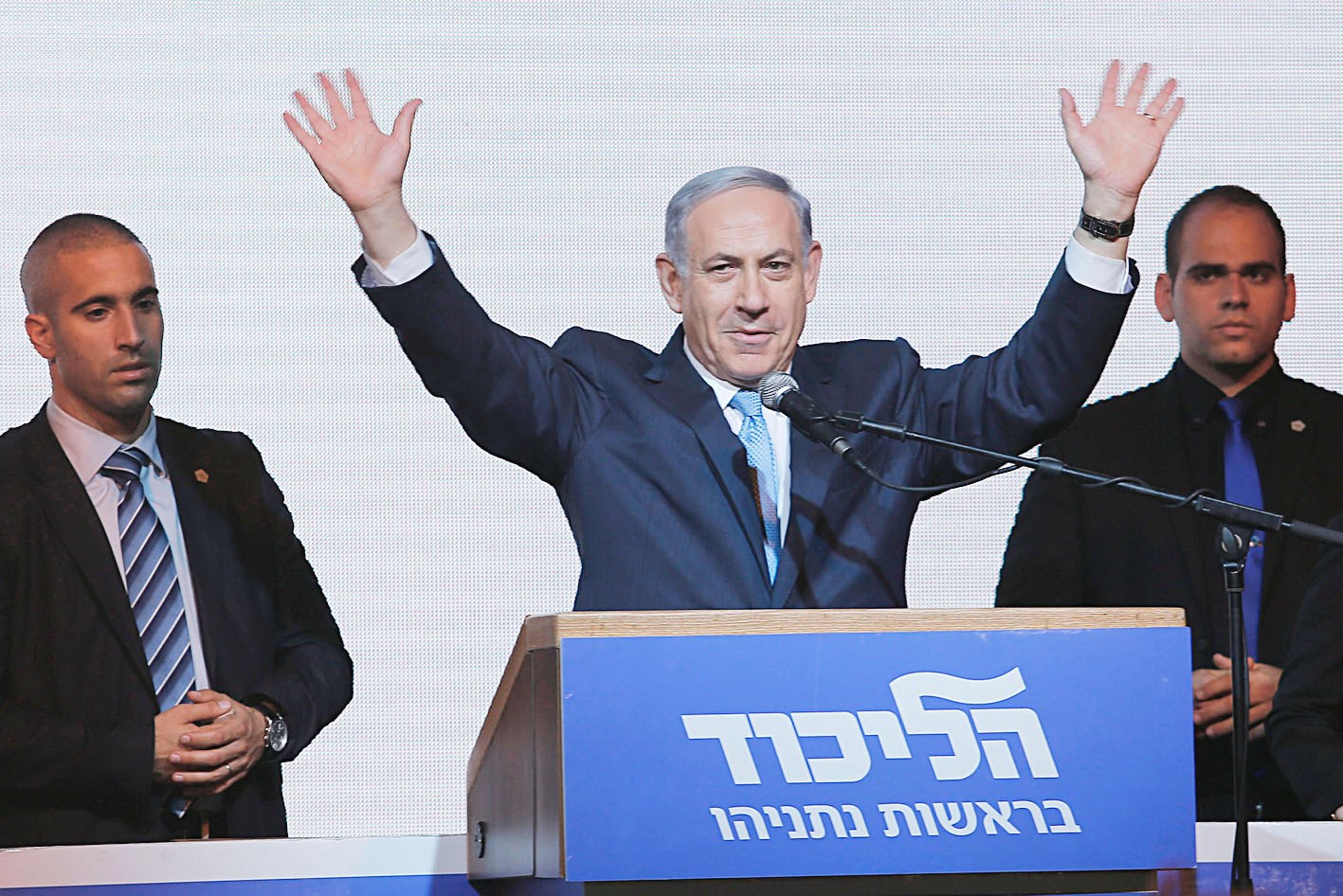 u0646u062au0646u064au0627u0647u0648 u064au0644u0642u064a u0643u0644u0645u0629 u0641u064a u062au0644 u0623u0628u064au0628 u0623u0645u0627u0645 u0645u0624u064au062fu064au0647 u0628u0639u062f u0641u0648u0632u0647 u0641u064a u0627u0644u0627u0646u062au062eu0627u0628u0627u062a ( u0627 u0628)