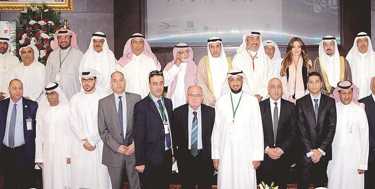 u062fu064au0628u0644u0648u0645u0627u0633u064au0648u0646 u0648u0645u0634u0627u0631u0643u0648u0646 u0641u064a u0627u0644u0645u0644u062au0642u0649 u0648u0646u0627u0634u0637u0648u0646 u0641u064a u00abu063au0631u0627u0633u00bb u0641u064a u0644u0642u0637u0629 u062cu0627u0645u0639u0629 (u062au0635u0648u064au0631 u0633u0639u062f u0647u0646u062fu0627u0648u064a)