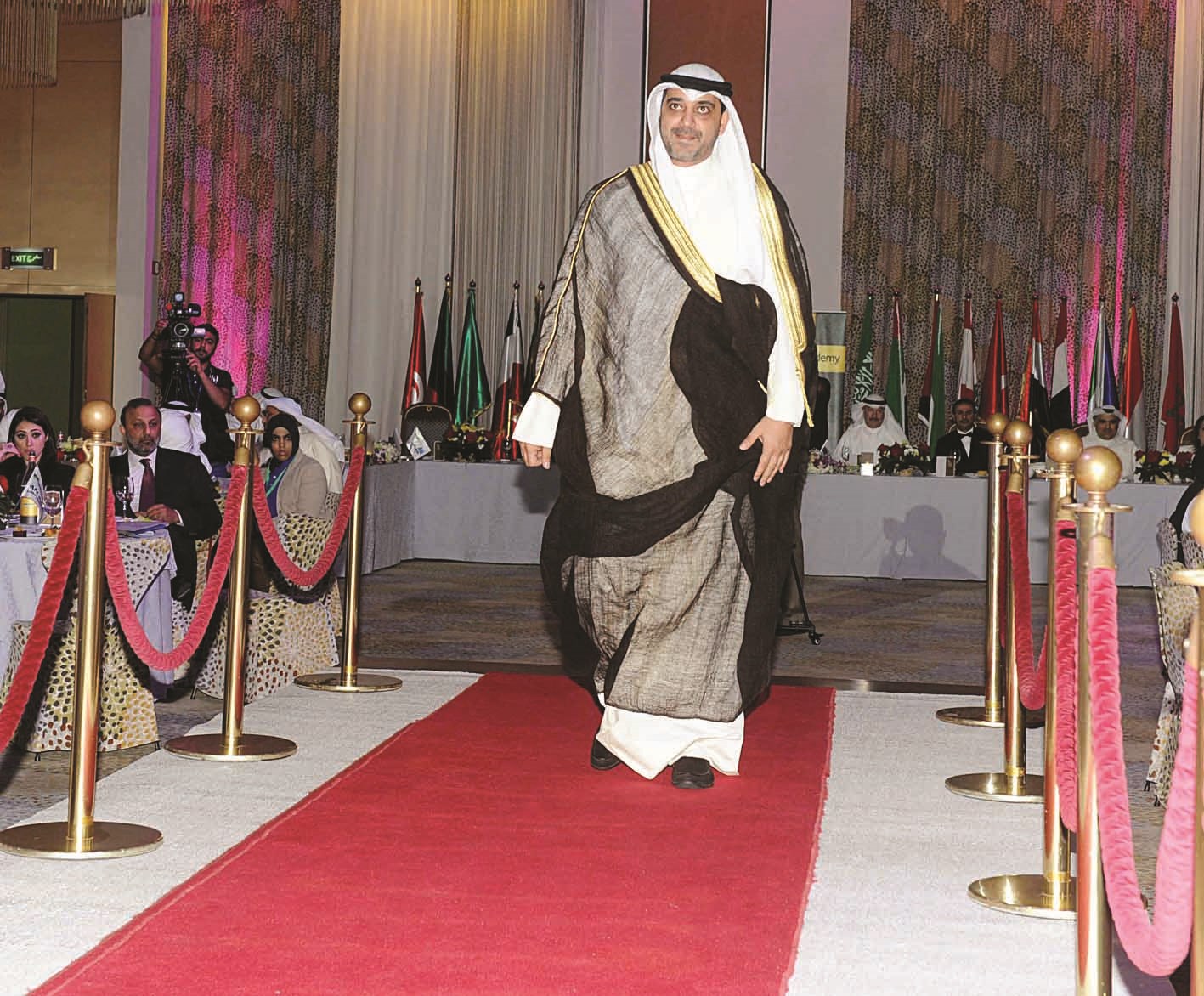 u0645u062du0645u062f u0627u0644u0639u0628u062fu0627u0644u0644u0647 u0641u064a u0637u0631u064au0642u0647 u0625u0644u0649 u0645u0646u0635u0629 u0627u0644u062au0643u0631u064au0645