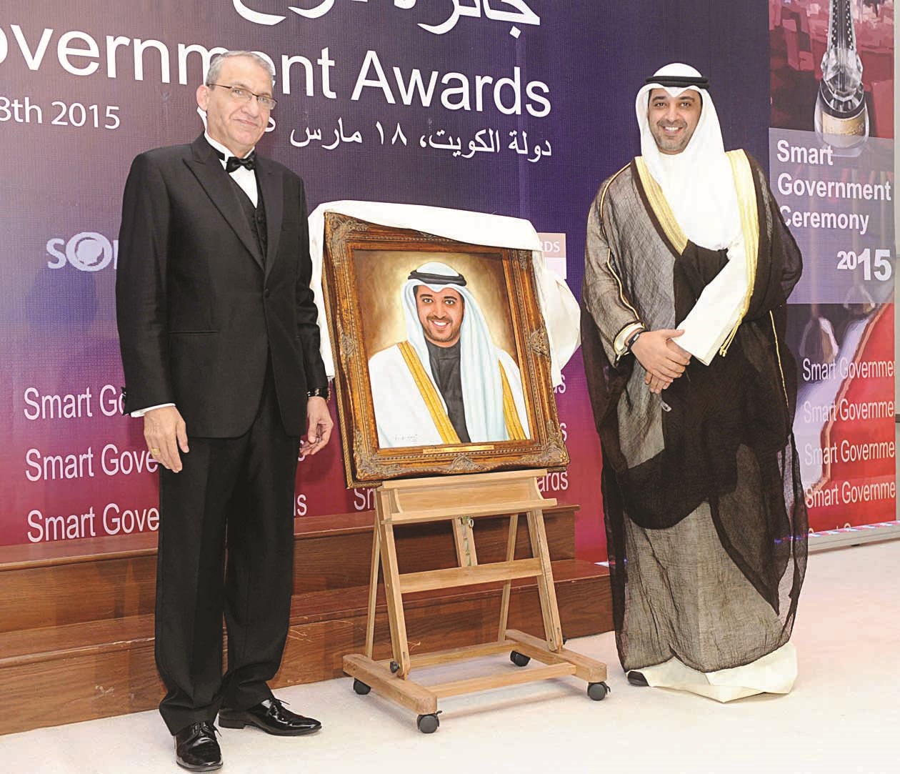 بيار مكرزل يهدي العبدالله صورة شخصية له