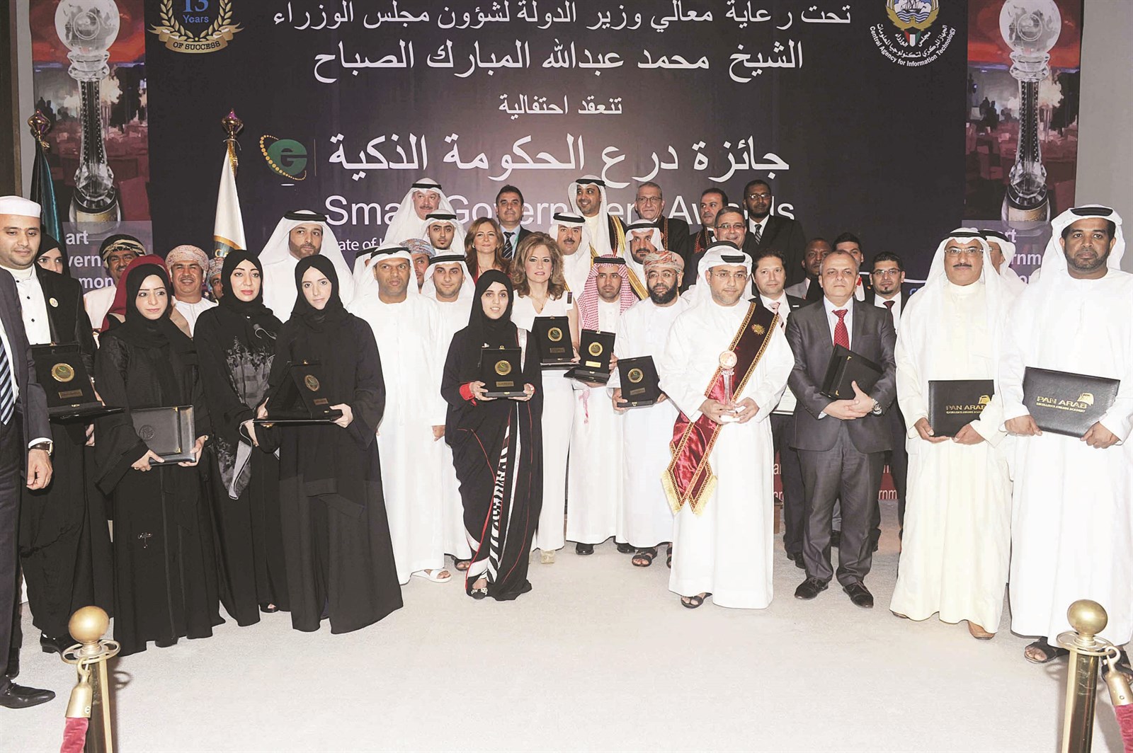 العبدالله والمنظمون والفائزون في لقطة جامعة      (تصوير طارق عزالدين)